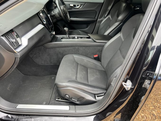 2025 Volvo V60