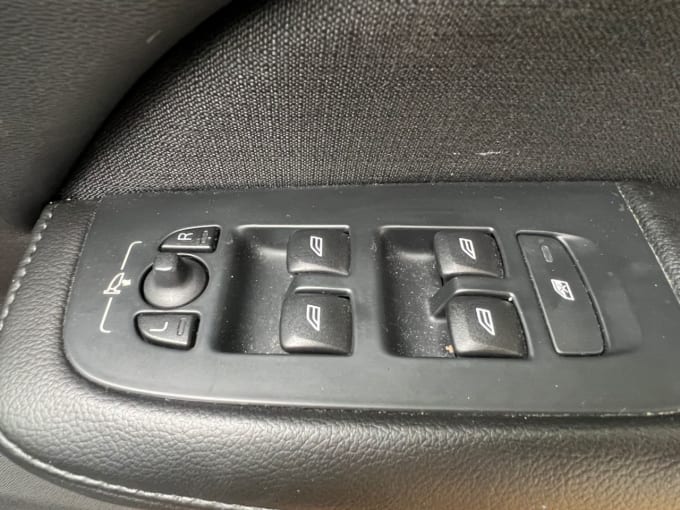 2025 Volvo V60