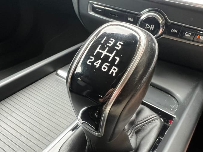 2025 Volvo V60
