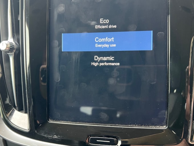 2025 Volvo V60