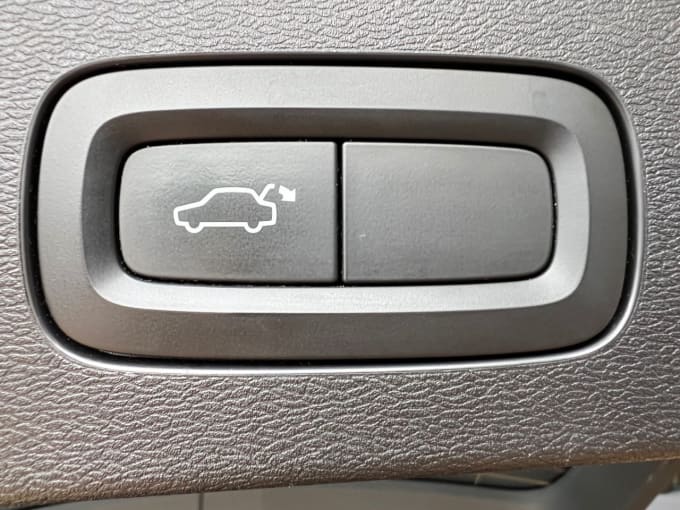 2025 Volvo V60