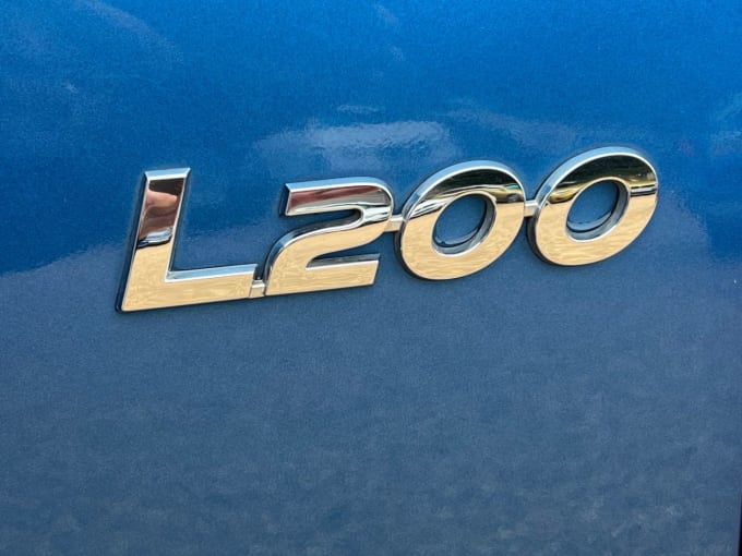 2025 Mitsubishi L200
