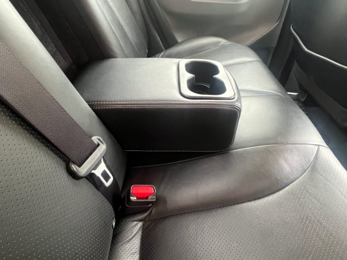 2025 Mitsubishi L200