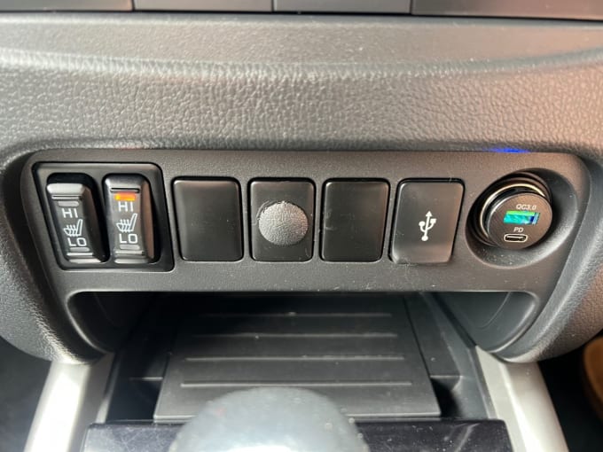 2025 Mitsubishi L200