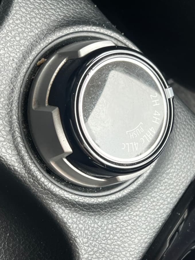 2025 Mitsubishi L200