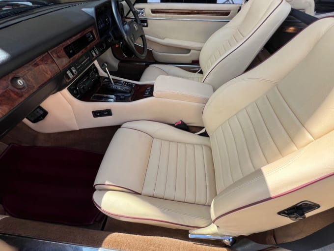 2025 Jaguar Xjs