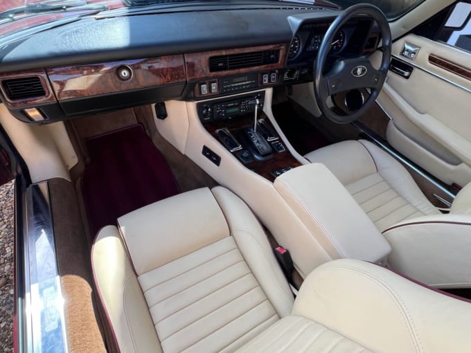 2025 Jaguar Xjs