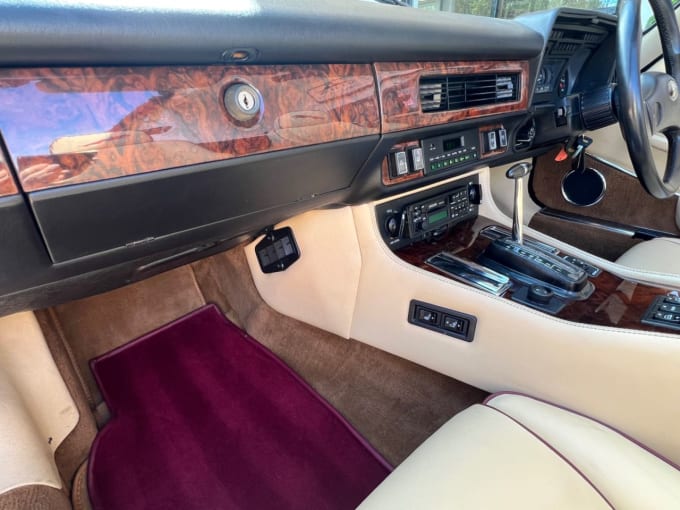 2025 Jaguar Xjs
