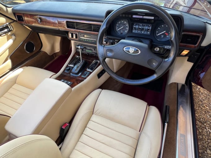 2025 Jaguar Xjs