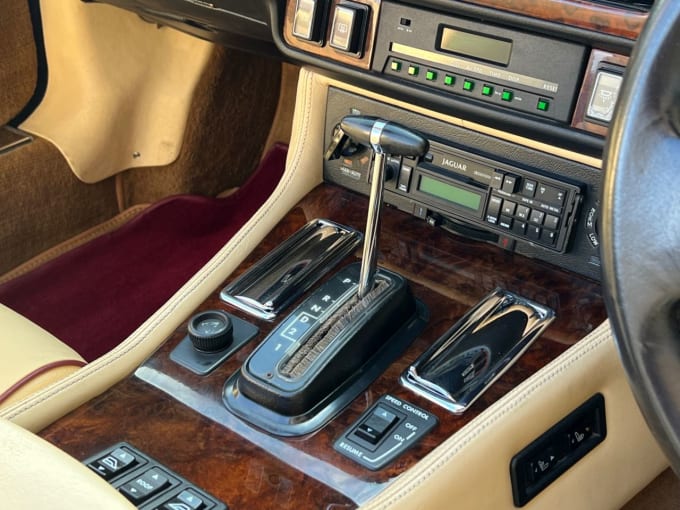 2025 Jaguar Xjs