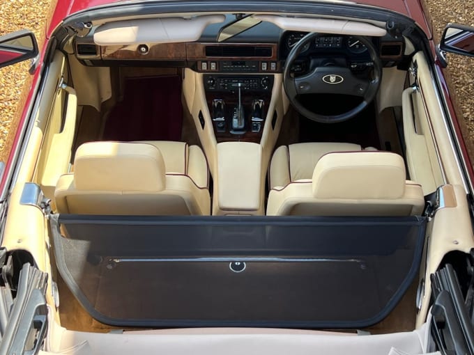 2025 Jaguar Xjs