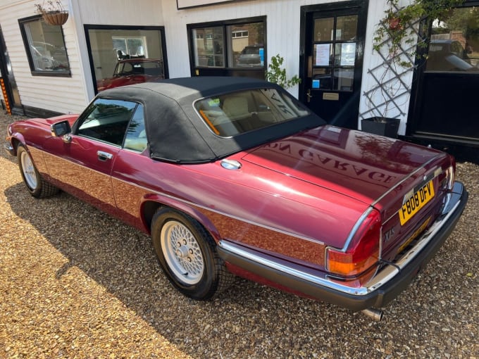 2025 Jaguar Xjs