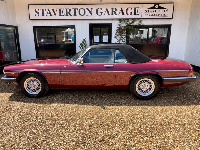 2025 Jaguar Xjs
