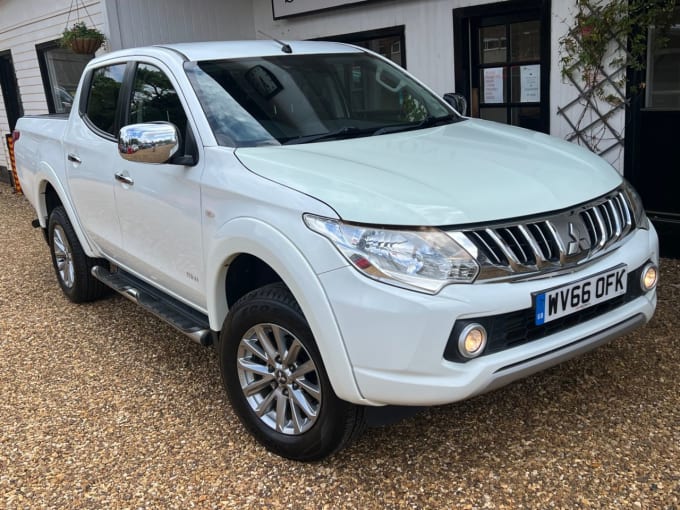 2025 Mitsubishi L200