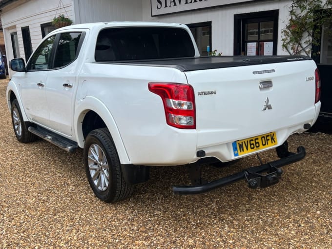 2025 Mitsubishi L200