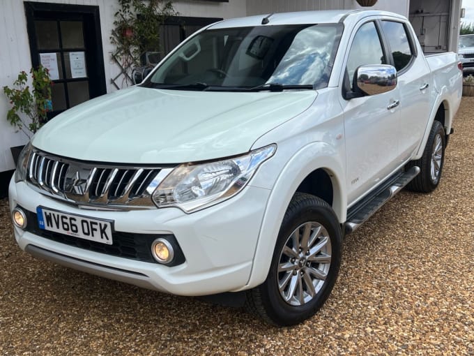 2025 Mitsubishi L200