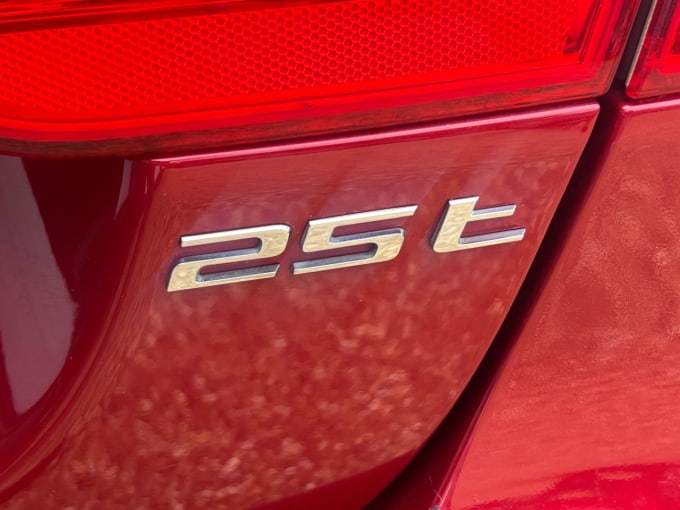 2025 Jaguar Xe