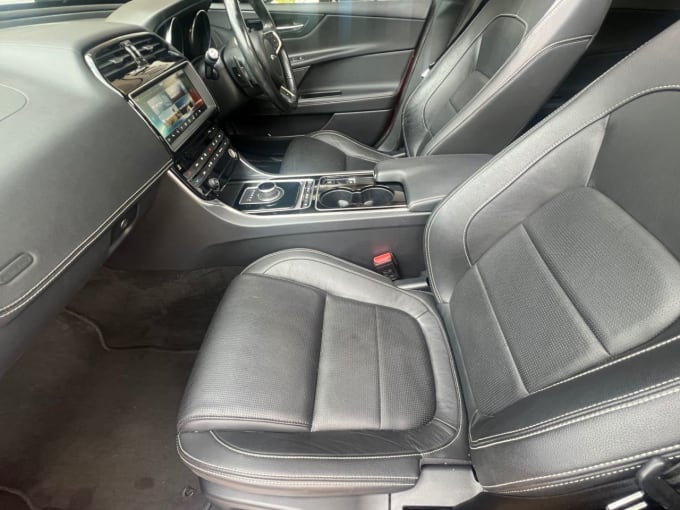 2025 Jaguar Xe
