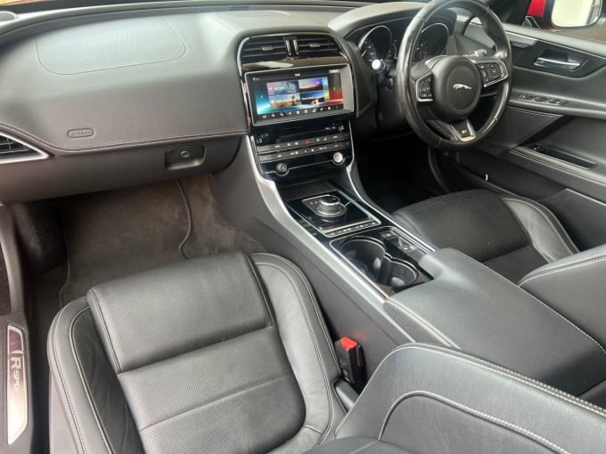 2025 Jaguar Xe