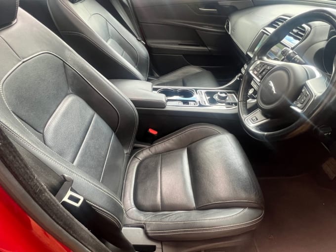 2025 Jaguar Xe
