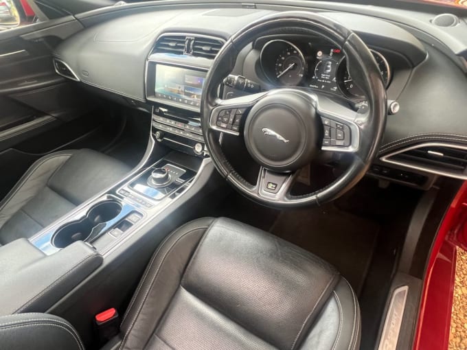2025 Jaguar Xe