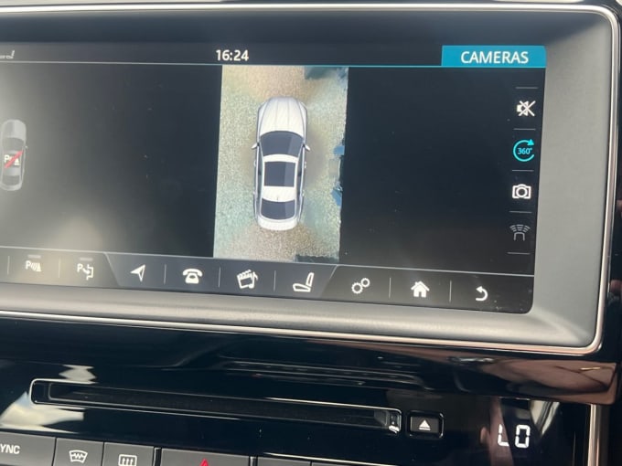 2025 Jaguar Xe