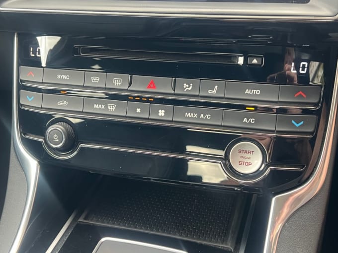 2025 Jaguar Xe