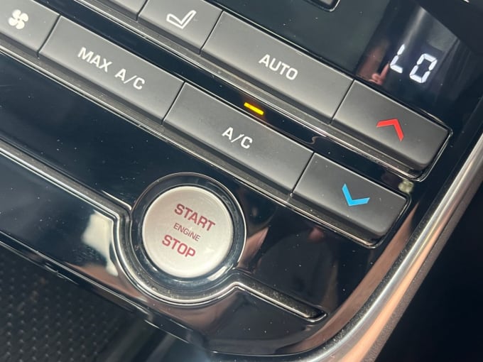 2025 Jaguar Xe