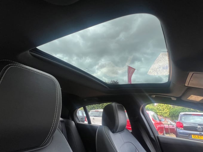 2025 Jaguar Xe