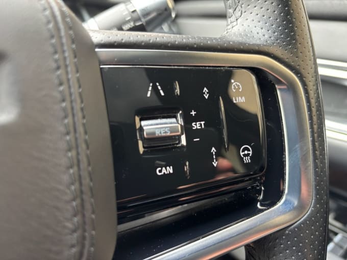 2025 Land Rover Range Rover Velar