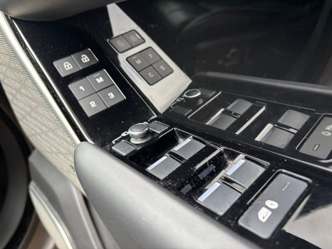 2025 Land Rover Range Rover Velar