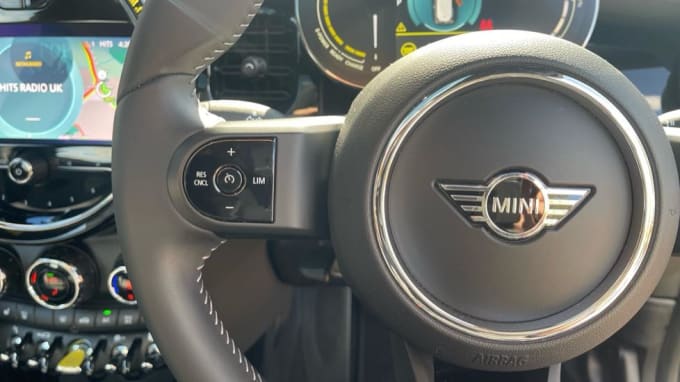 2023 Mini Hatch