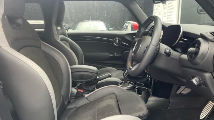 2024 Mini Hatch
