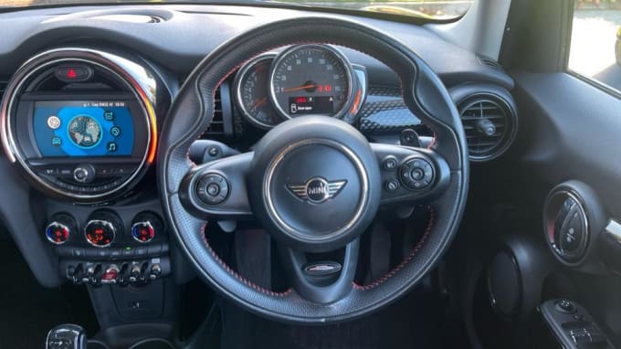 2018 Mini Hatch