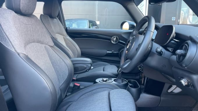2024 Mini Hatch