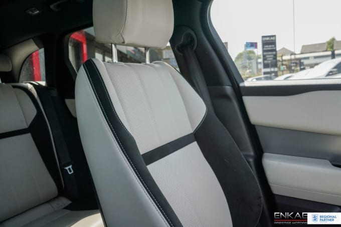 2025 Land Rover Range Rover Velar