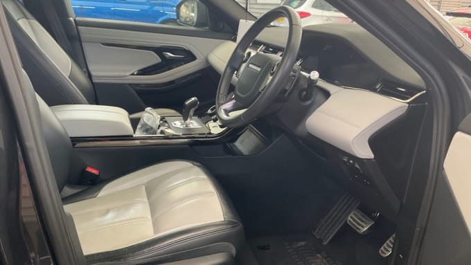 2025 Land Rover Range Rover Evoque