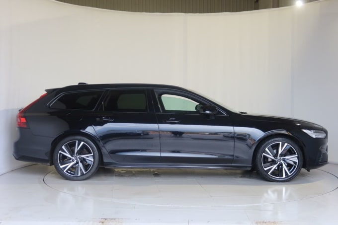 2025 Volvo V90