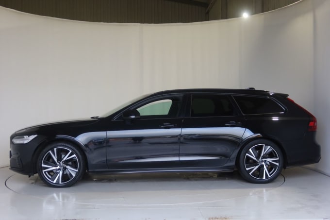 2025 Volvo V90