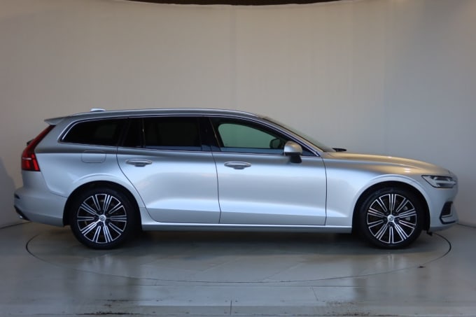 2025 Volvo V60