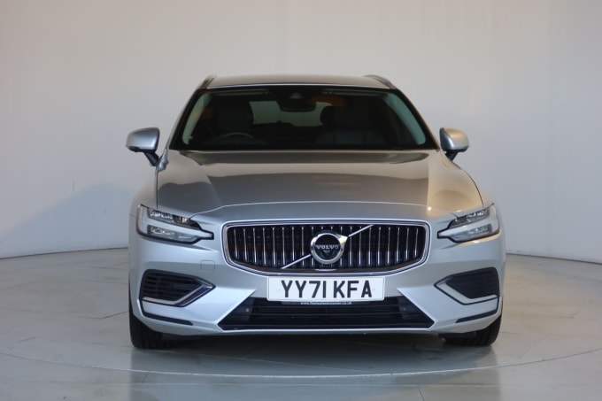 2025 Volvo V60