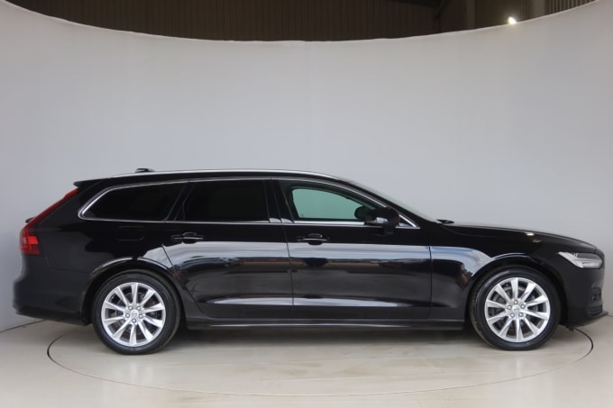 2025 Volvo V90