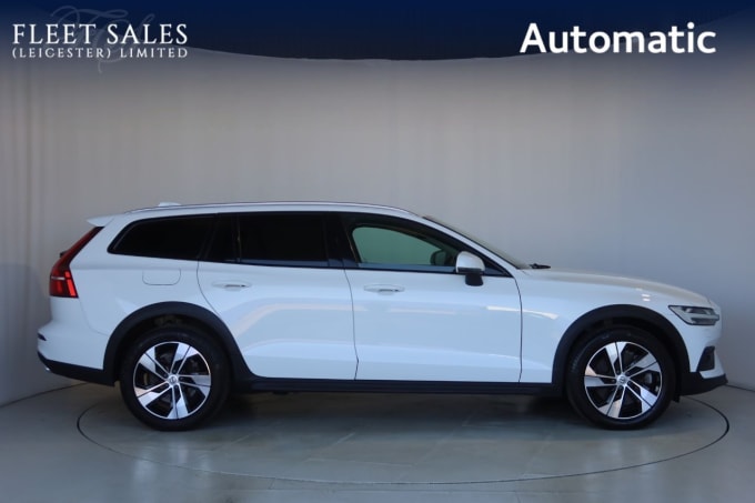 2025 Volvo V60 Cross Country