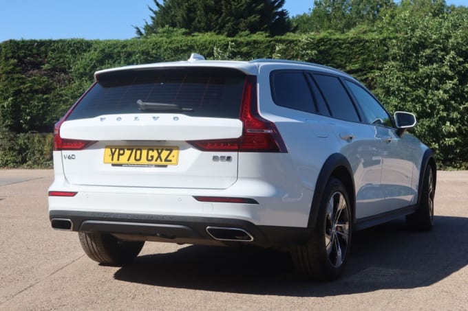 2025 Volvo V60 Cross Country