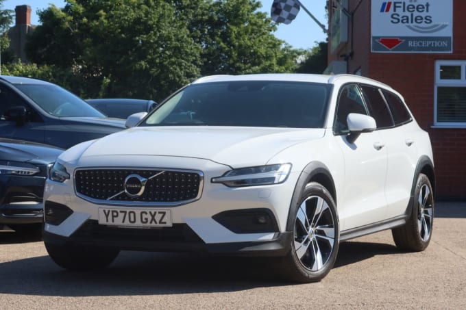2025 Volvo V60 Cross Country