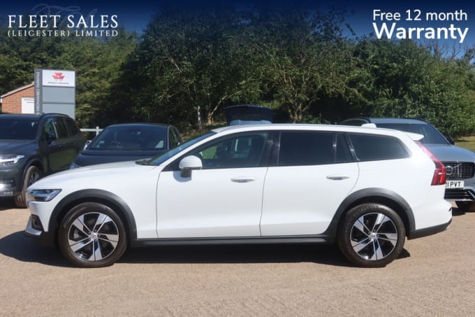 2025 Volvo V60 Cross Country