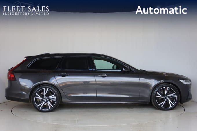 2025 Volvo V90