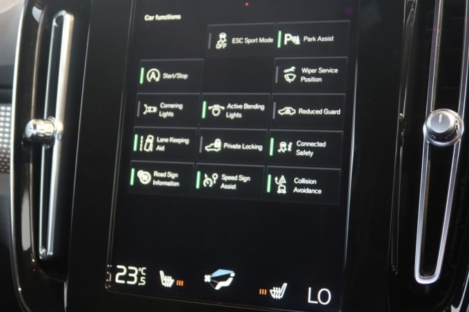 2025 Volvo Xc40