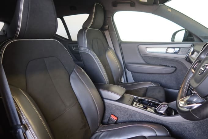 2025 Volvo Xc40