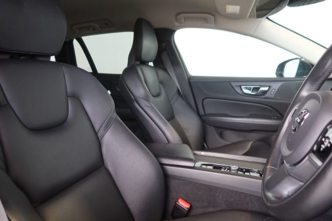 2025 Volvo V60